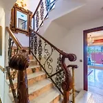 빌라 Majestic By The Heated Private Pool & Jacuzzi