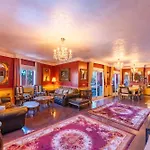 Majestic By The Heated Private Pool & Jacuzzi 빌라 *