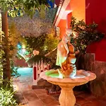 빌라 Majestic By The Heated Private Pool & Jacuzzi