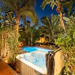 Majestic By The Heated Private Pool & Jacuzzi * 베날마데나코스타