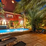 Majestic By The Heated Private Pool & Jacuzzi 빌라