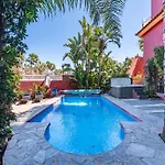 Majestic By The Heated Private Pool & Jacuzzi 베날마데나코스타