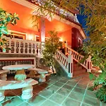 빌라 Majestic By The Heated Private Pool & Jacuzzi