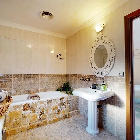 Villa Majestic By The Beach *