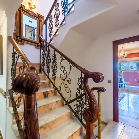 Villa Majestic By The Heated Private Pool & Jacuzzi