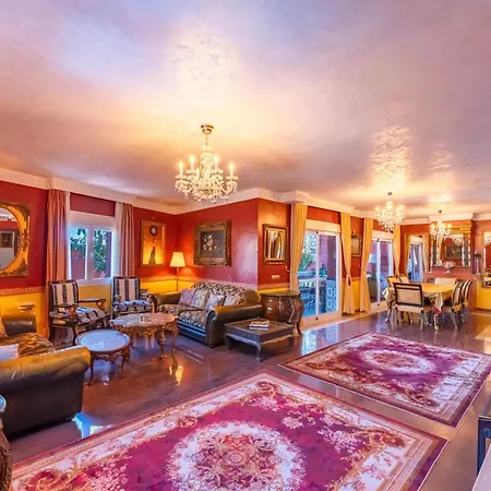 Majestic By The Heated Private Pool & Jacuzzi Villa *