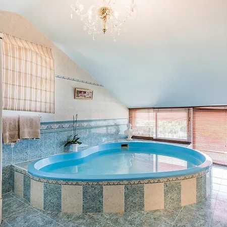 Villa Majestic By The Beach *