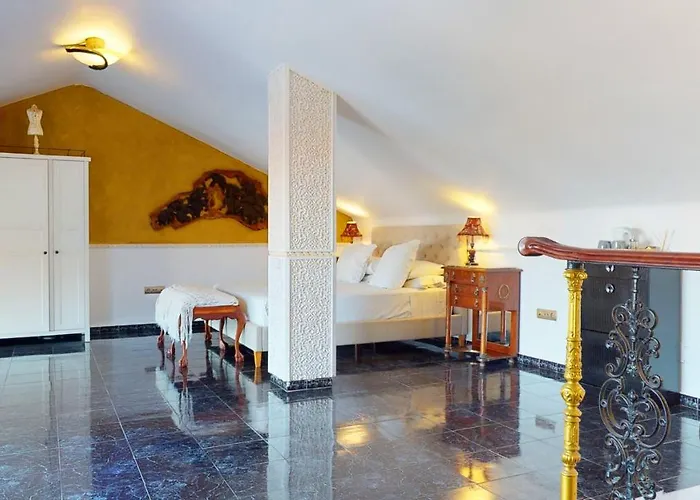 Majestic By The Heated Private Pool & Jacuzzi Villa