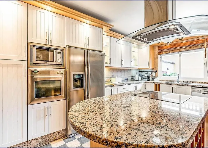 Majestic By The Heated Private Pool & Jacuzzi Villa *