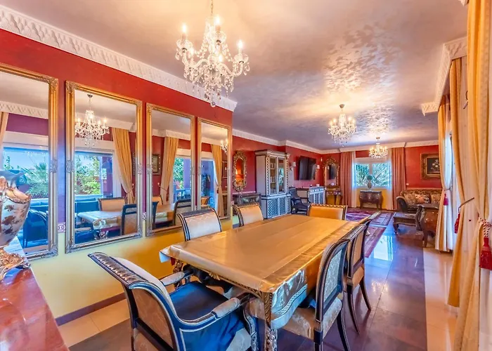 Majestic By The Heated Private Pool & Jacuzzi