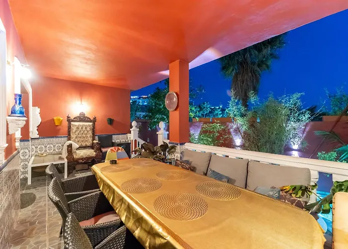 Majestic By The Heated Private Pool & Jacuzzi