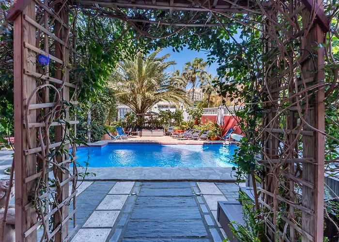 Majestic By The Heated Private Pool & Jacuzzi